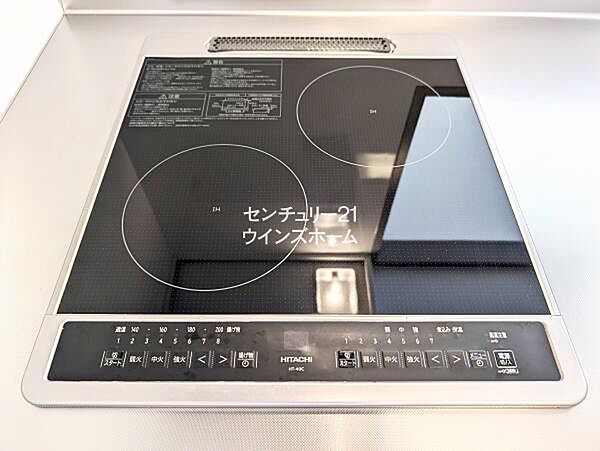 キッチンは火を使わない安心のIHクッキングヒーターを採用！熱源からの熱風が無いので、夏もキッチンは暑くなりません。五徳がないのでお掃除もラクラク！