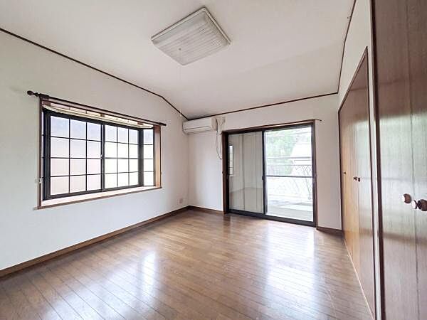 ダイニングには洋室は隣接しています！引き戸を開放すればダイニングと併せて広々とした空間に早変わりです！※CGで家財道具を消す加工をしています