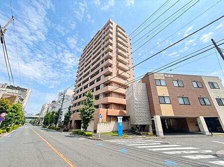 システムキッチン・ユニットバス・洗面化粧台・トイレなど気になる水まわりは新規交換!さらにフローリング上張りやクロス貼替など新規内装リフォームで新築気分を味わえます!