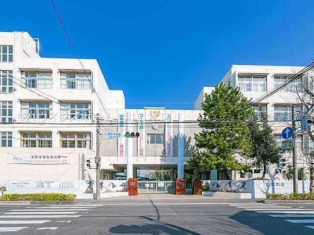 川口市立青木中学校まで965m