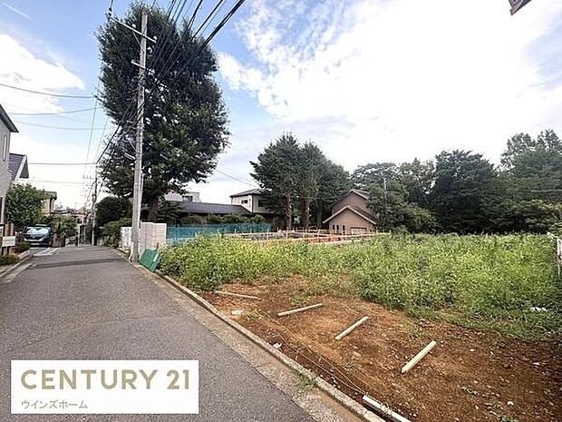 車通りの少ない閑静な住宅地。前面道路西側4ｍ。