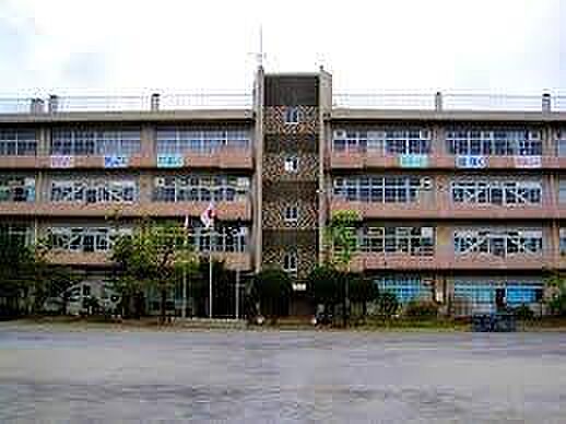 草加市立新栄小学校まで640m