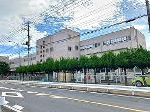 草加市立新田小学校まで592m