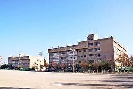 草加市立新田中学校まで1098m