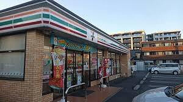 セブンイレブン草加氷川北店まで70m