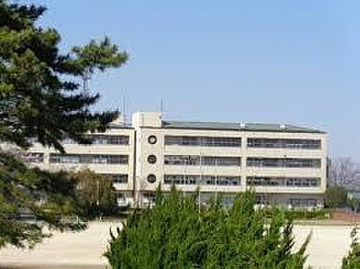 越谷市立弥栄小学校まで800m