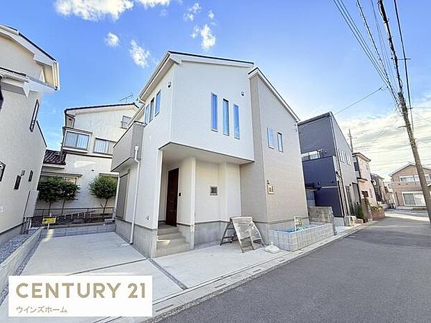 車通りの少ない閑静な住宅地。前面道路北東側4m。