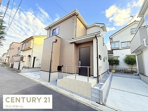車通りの少ない閑静な住宅地。前面道路北東側4m。