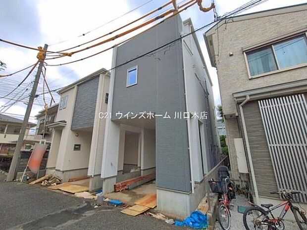 車通りの少ない閑静な住宅地。前面道路北側4m。