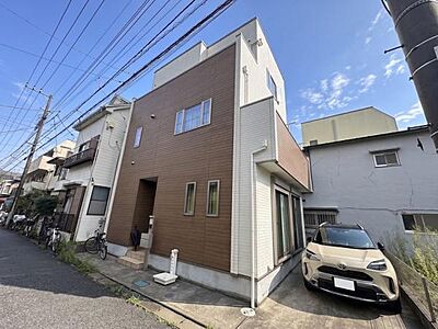 外観:JR埼京線「中浦和」駅徒歩8分×JR武蔵野線「西浦和」駅徒歩12分の2駅利用可能な好立地!2020年築の築浅物件で室内大変きれいにお使いです!仕様設備も充実した永住邸に相応しい住まいとなっています。 外観:JR埼京線「中浦和」駅徒歩8分×JR武蔵野線「西浦和」駅徒歩12分の2駅利用可能な好立地!2020年築の築浅物件で室内大変きれいにお使いです!仕様設備も充実した永住邸に相応しい住まいとなっています。