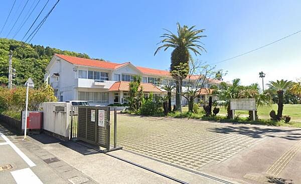 宮崎市立内海小学校まで290m