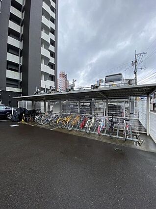 自転車も濡れず...