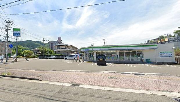 ファミリーマート木花運動公園前店まで1236m