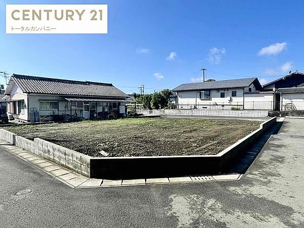 3方道路でゆったりとした敷地です。平家を計画中も方にもおススメです。