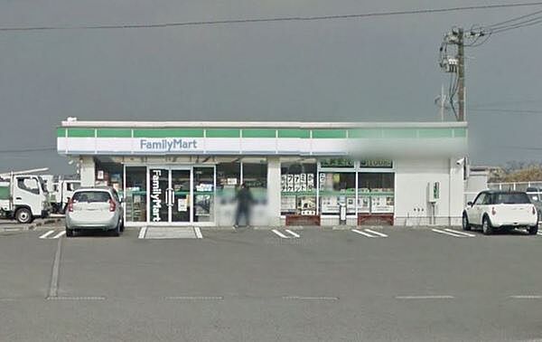 ファミリーマート天神前店まで978m