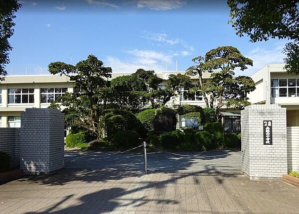 高鍋町立高鍋西中学校まで902m