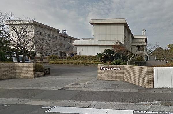 宮崎市立生目中学校まで2589m