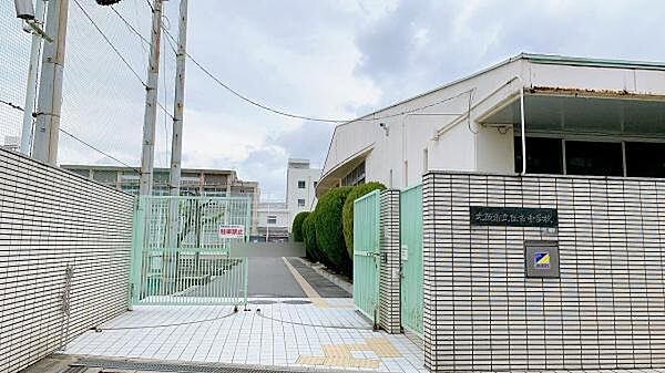 大阪市立住吉中学校まで660m