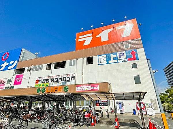 ライフ南津守店まで828m