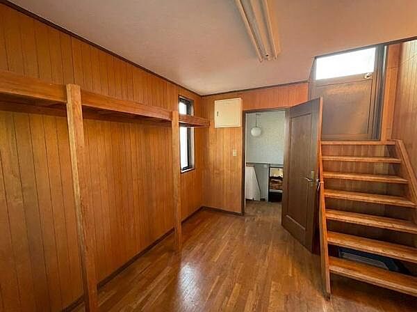 内観写真：生成AIにより家具等撤去しております