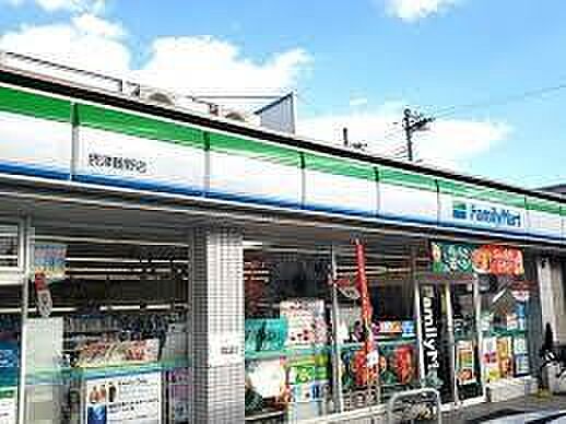 ファミリーマート摂津鶴野店まで333m