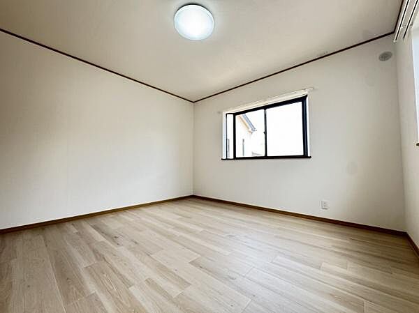 明るい洋室のお部屋です！