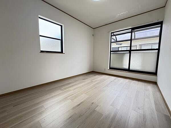 明るい洋室のお部屋です！