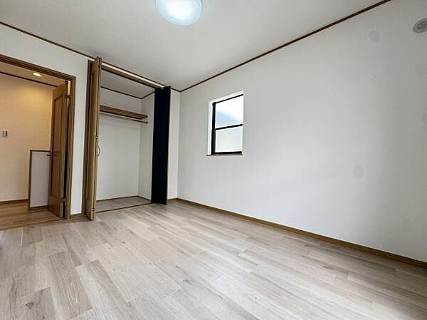 収納付き洋室のお部屋です！
