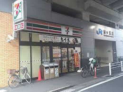 セブンイレブンJR鶴ヶ丘駅前店まで252m