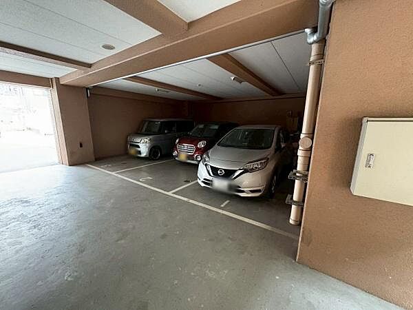 敷地内駐車場です！