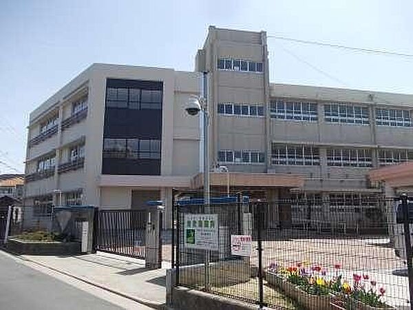 堺市立榎小学校まで530m