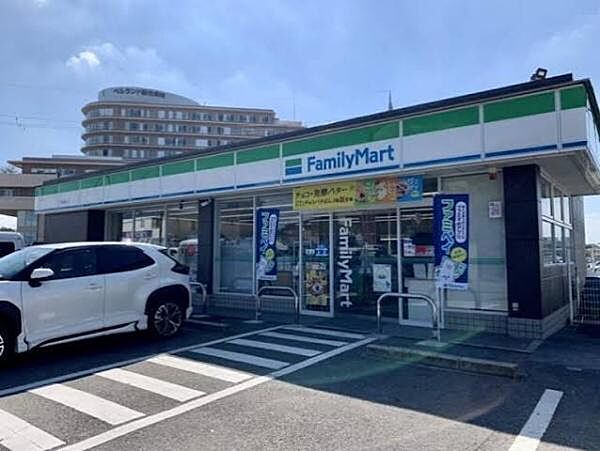 ファミリーマート京屋東山店まで568m