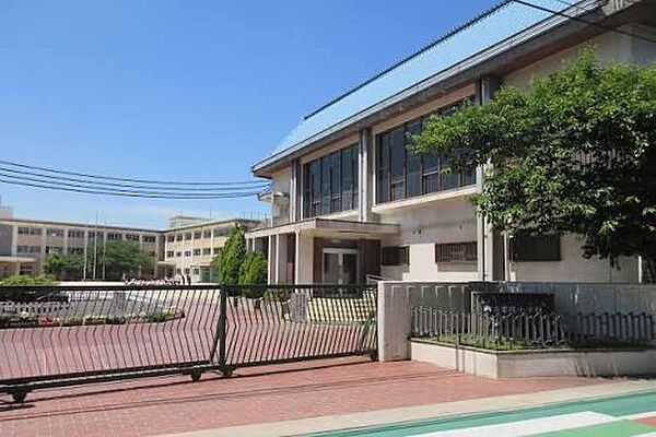 忠岡町立忠岡小学校まで2900m