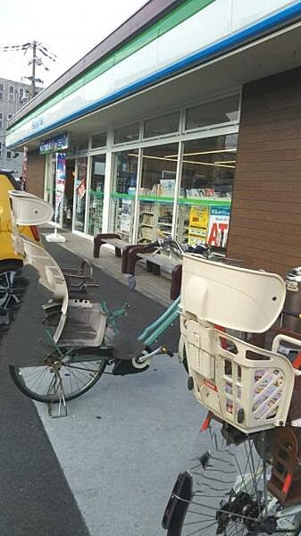 ファミリーマート岸里東二丁目店まで691m