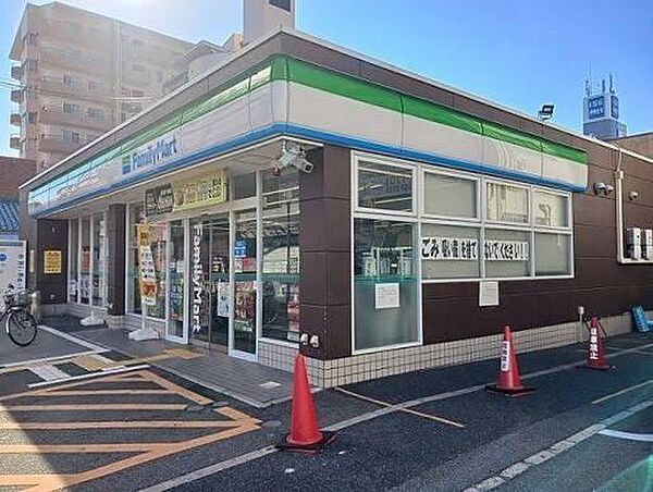 ファミリーマート高石駅前店まで198m