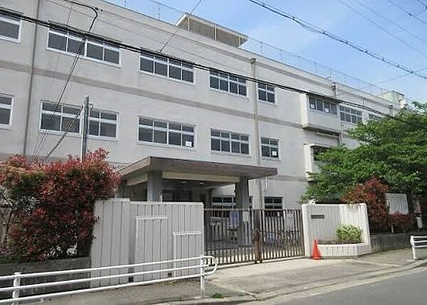 高石市立清高小学校まで890m