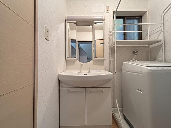 洗面スペースです！※写真はAI生成により小物等撤去しています。