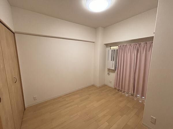 洋室です！※生成AIにより家具・小物等撤去しております。