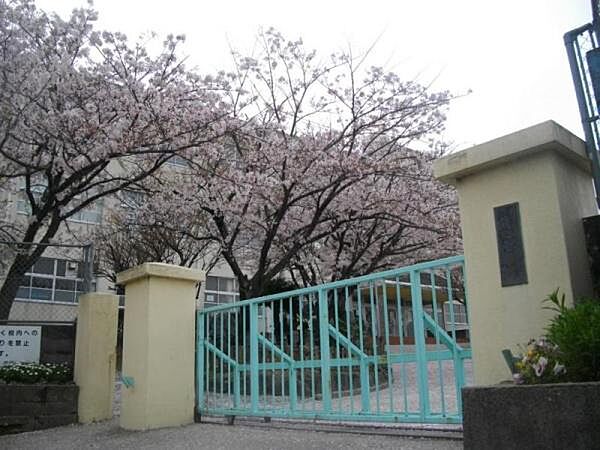 大阪市立苅田小学校まで730m