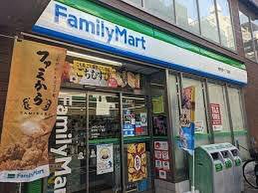 ファミリーマート博労町一丁目店まで268m