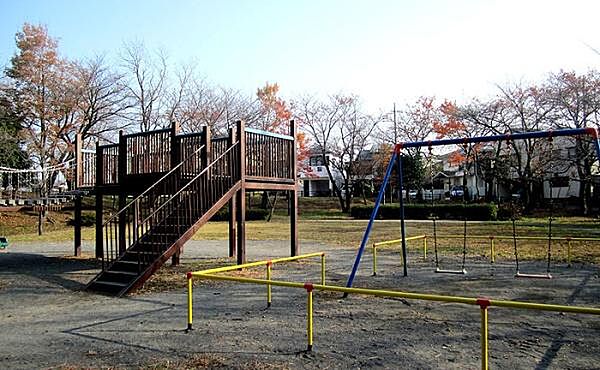 高津公園まで1386m