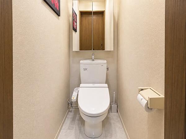 トイレです！※生成AIにより小物等撤去しております。