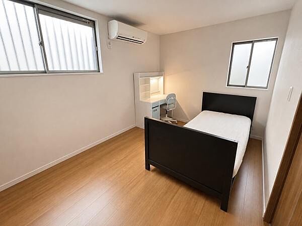 洋室のお部屋です！※生成AIにより家具等撤去しております。