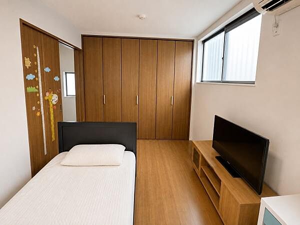 洋室のお部屋です！※生成AIにより家具等撤去しております。