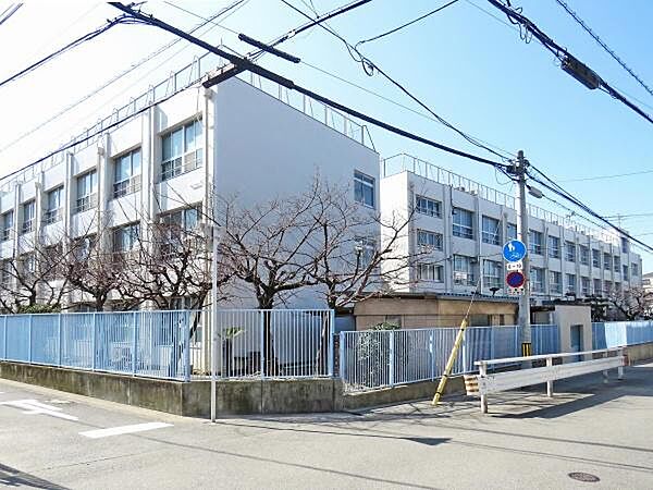 大阪市立清水丘小学校まで270m