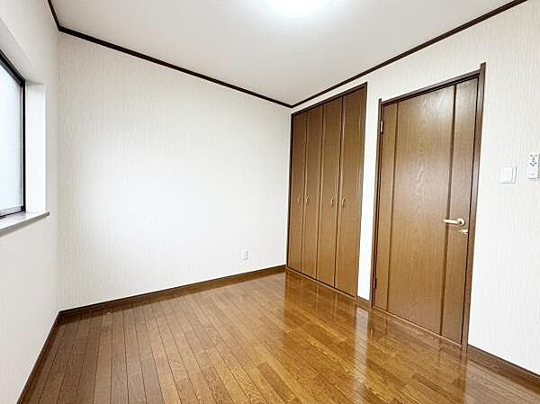 窓付きで明るい洋室です！