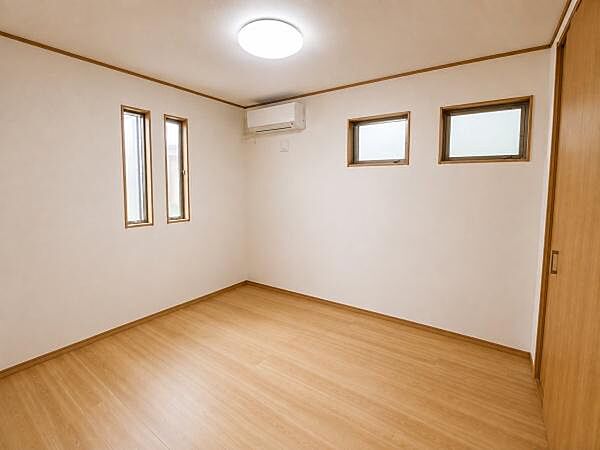 洋室のお部屋です！※生成AIにより小物等撤去しております。