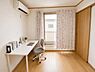 洋室：洋室のお部屋です！※生成AIにより小物等撤去しております。