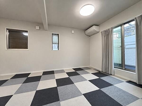 洋室のお部屋です！※生成AIにより小物等撤去しております。