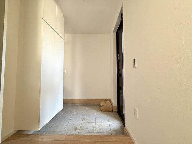 広々とした玄関でご家族の皆様をお出迎えしてくれます。